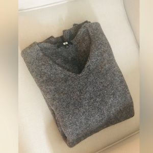 ☘️Uniqlo 100% Wool Sweater ☘️